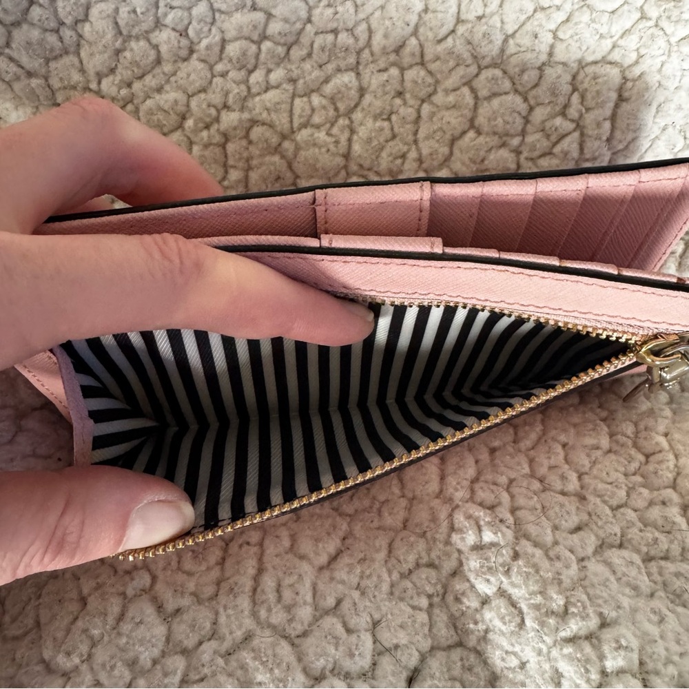 👜 Kate Spade Pink Wallet - Picture 5 of 11